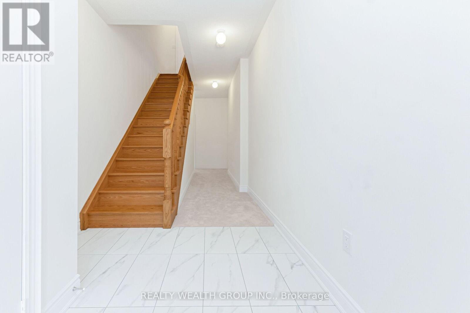 Photo 5 of 221 Tennant Circle, Vaughan ON