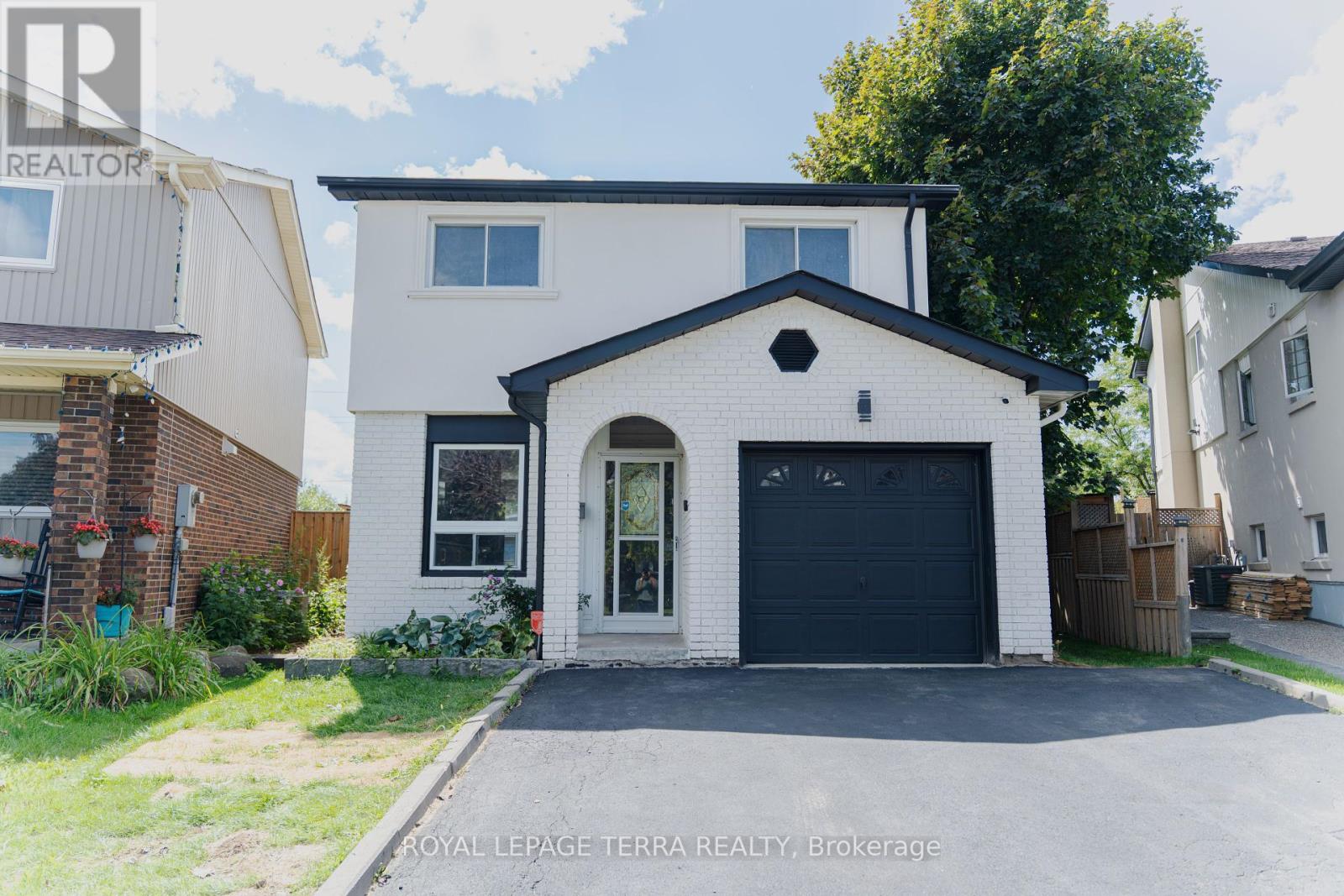 Photo 2 of 20 Histon Crescent, Brampton ON