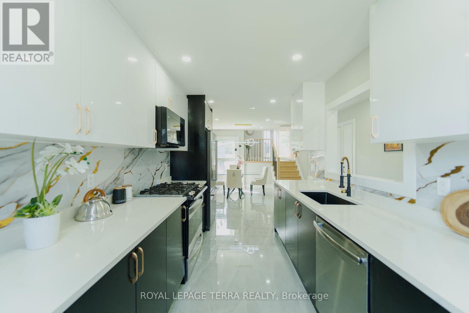 Photo 6 of 20 Histon Crescent, Brampton ON