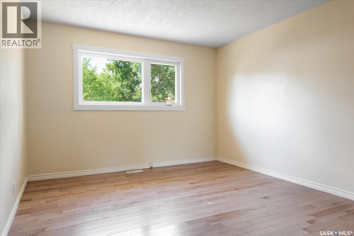 Photo 15 of 126 Mcsherry Crescent, Regina SK