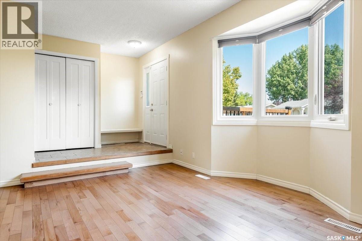 Photo 3 of 126 Mcsherry Crescent, Regina SK