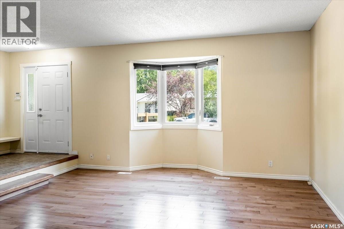 Photo 4 of 126 Mcsherry Crescent, Regina SK