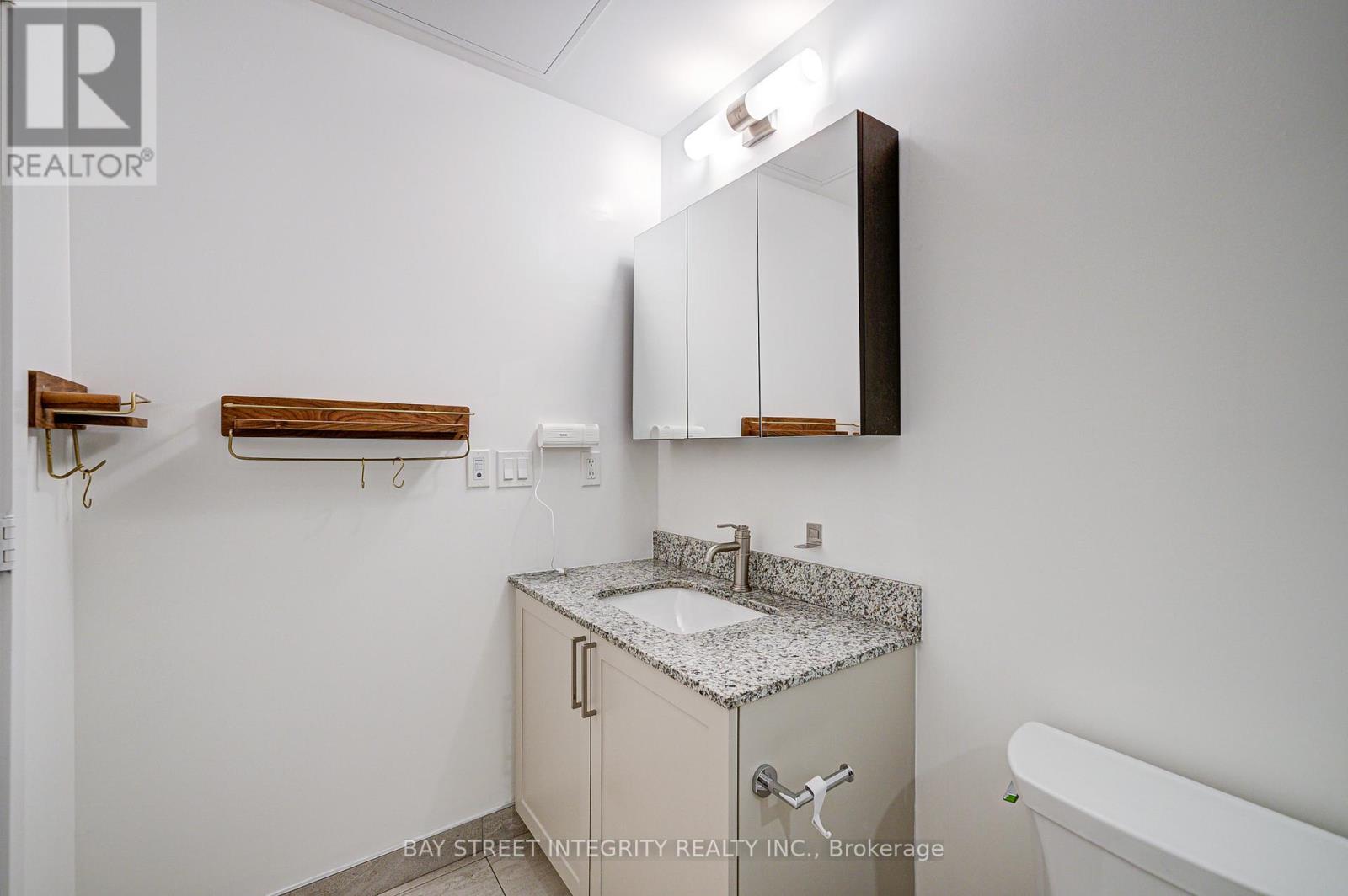 Photo 15 of 626 W 268 Buchanan Drive, Markham ON