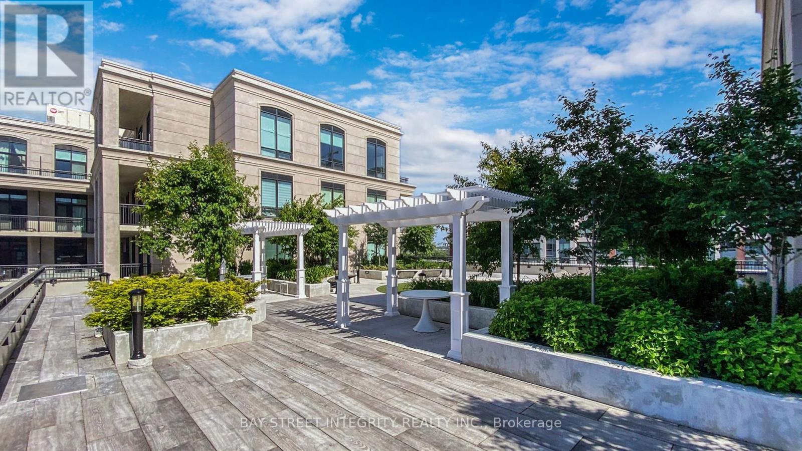 Photo 32 of 626 W 268 Buchanan Drive, Markham ON
