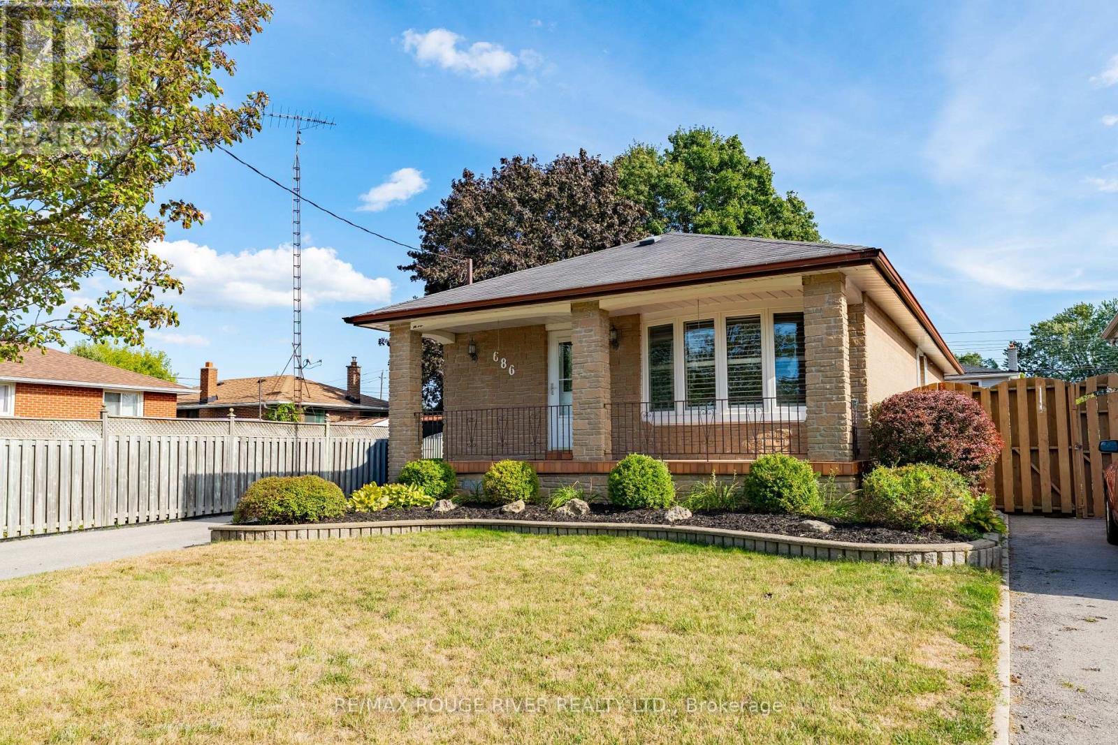 Photo 1 of 686 Perry Crescent, Oshawa ON