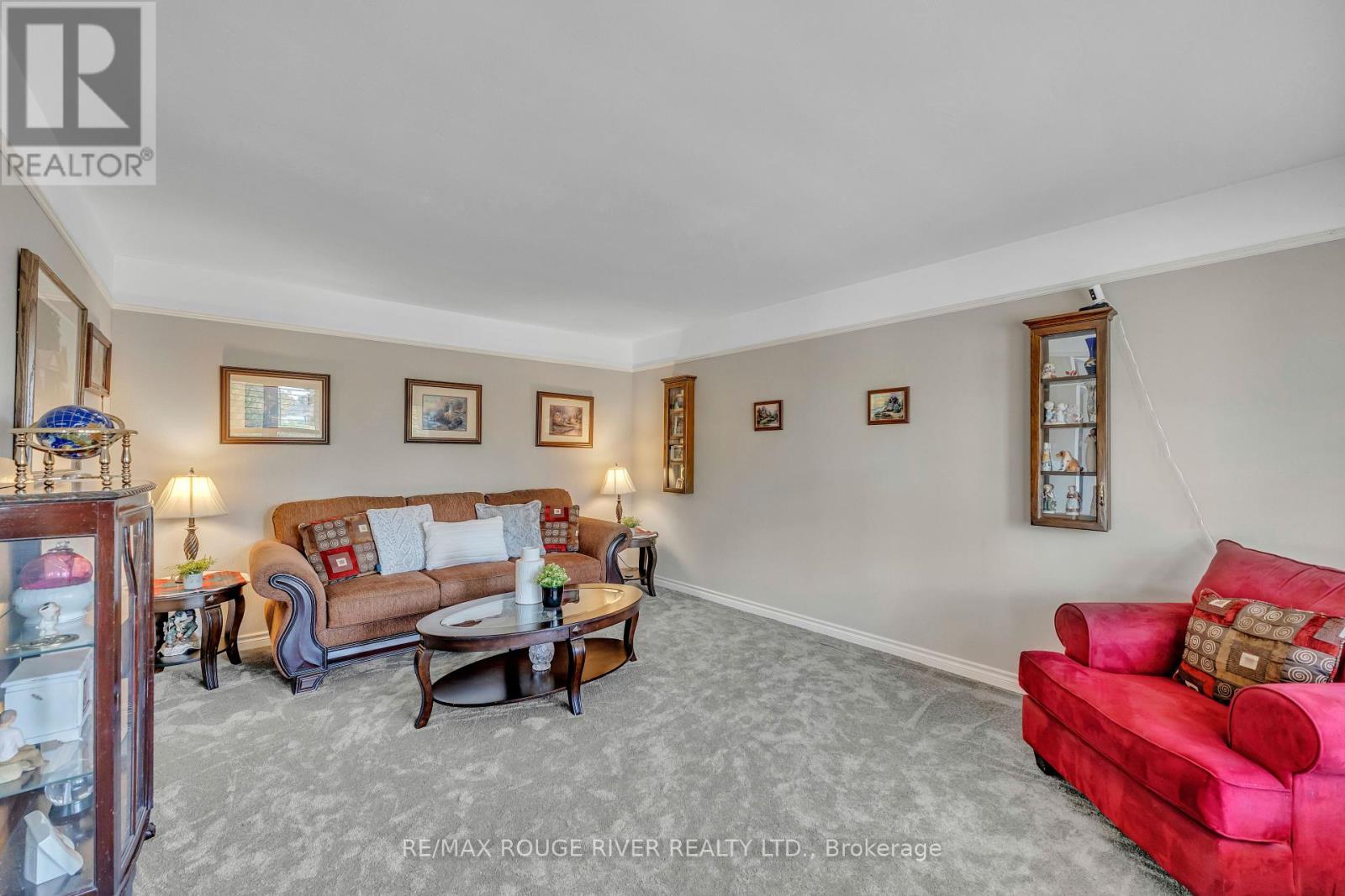 Photo 10 of 686 Perry Crescent, Oshawa ON