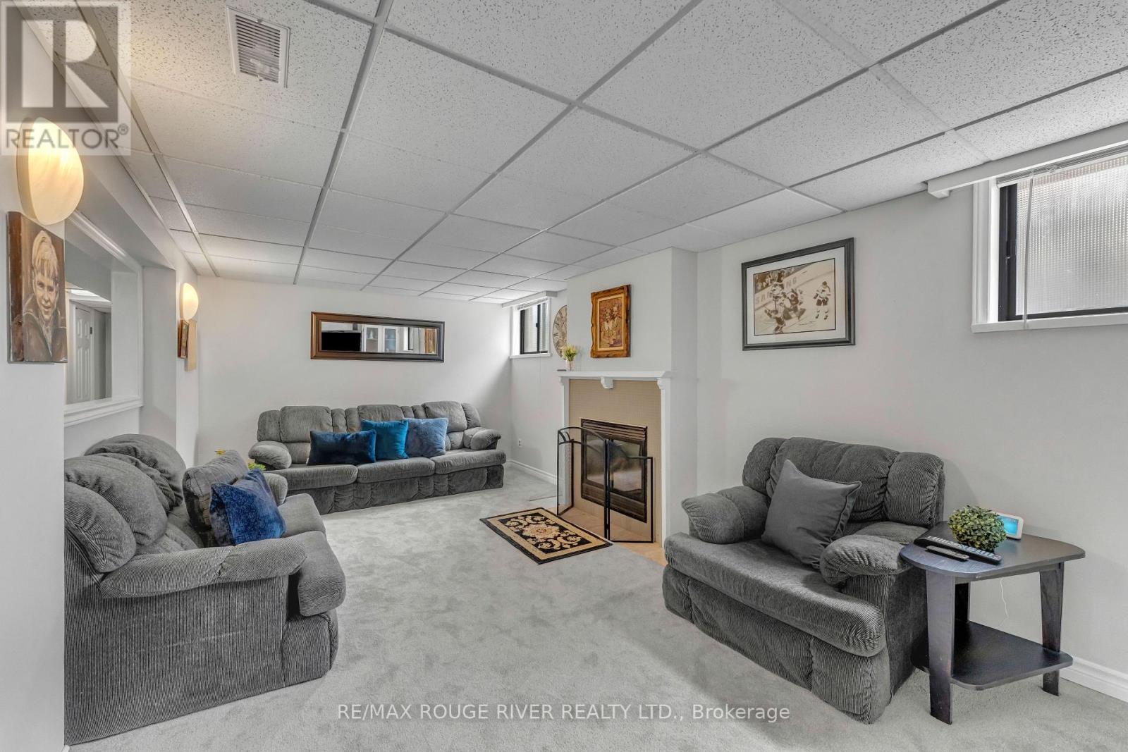Photo 17 of 686 Perry Crescent, Oshawa ON