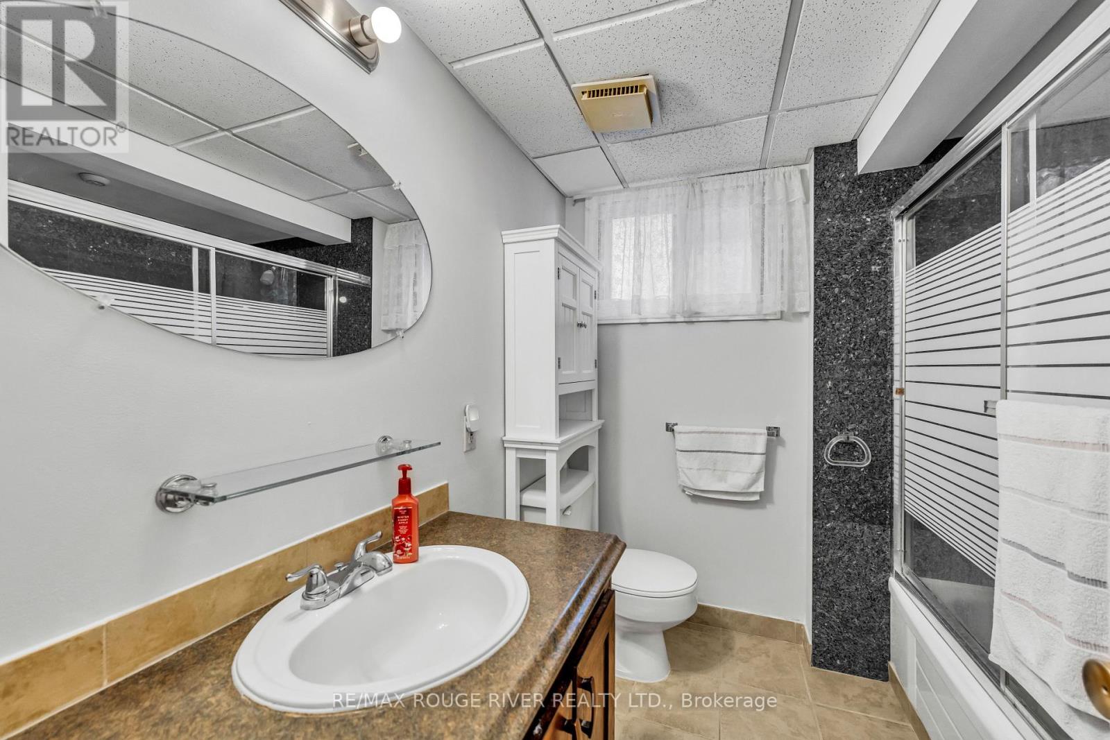 Photo 20 of 686 Perry Crescent, Oshawa ON