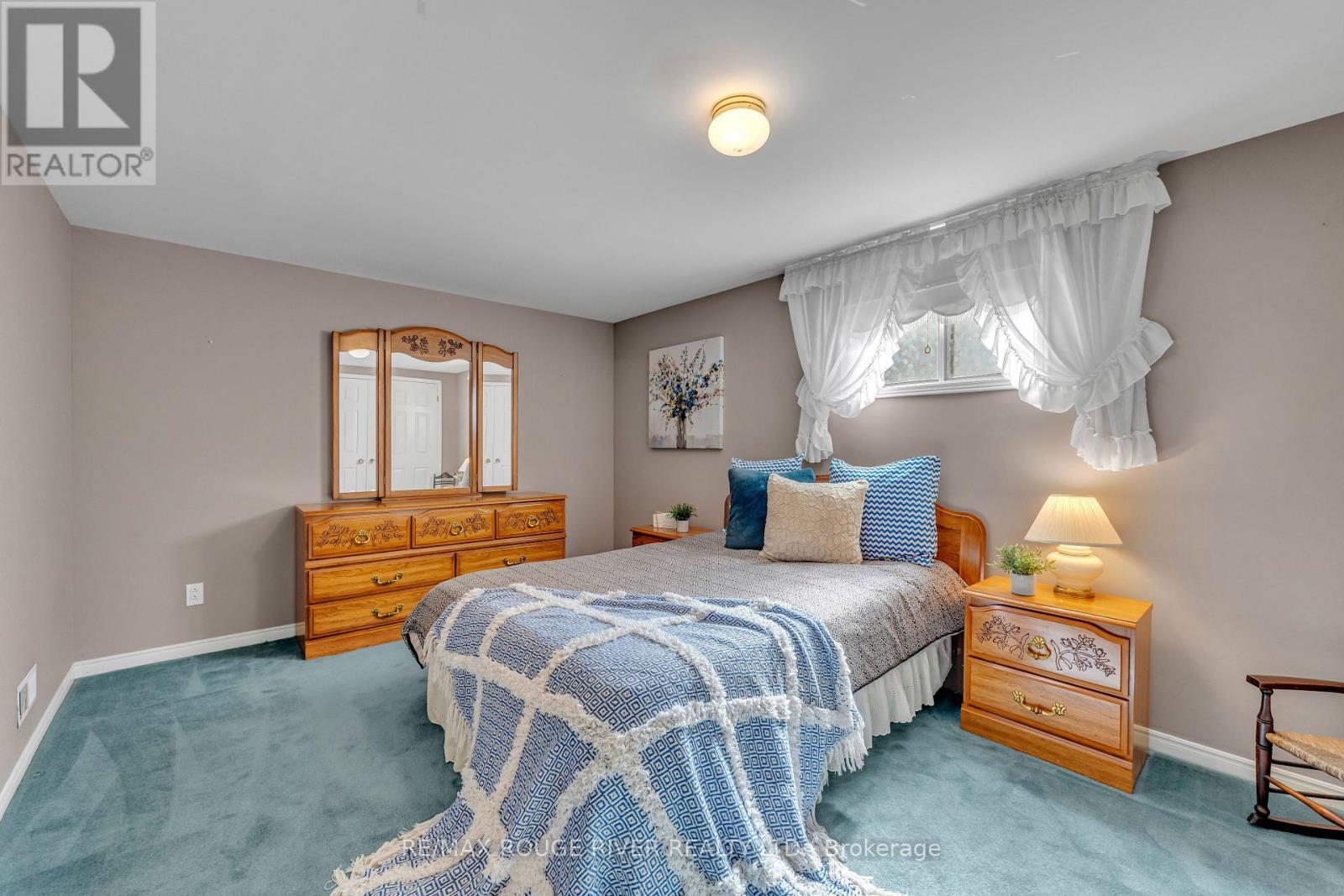 Photo 22 of 686 Perry Crescent, Oshawa ON