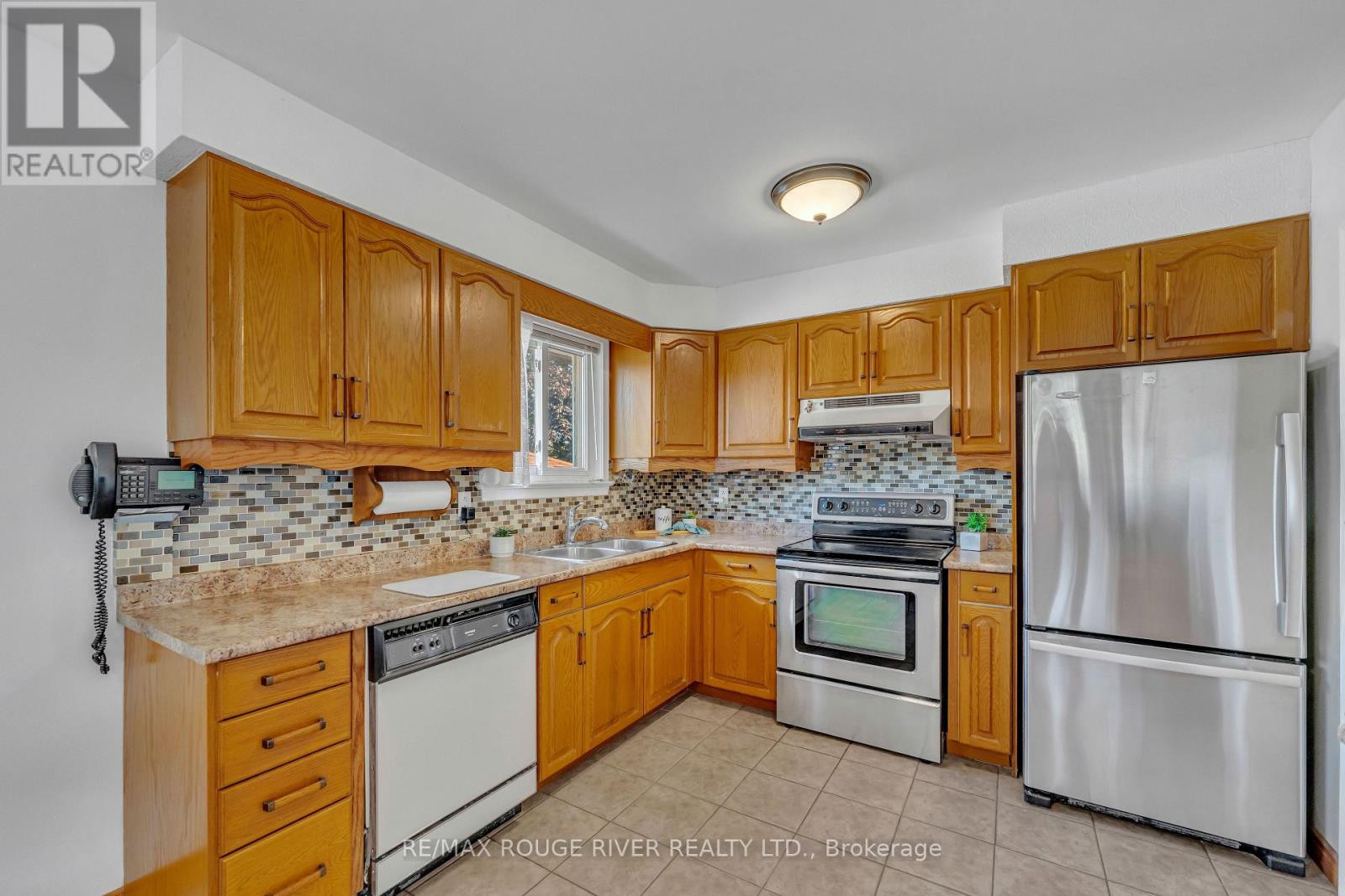 Photo 7 of 686 Perry Crescent, Oshawa ON