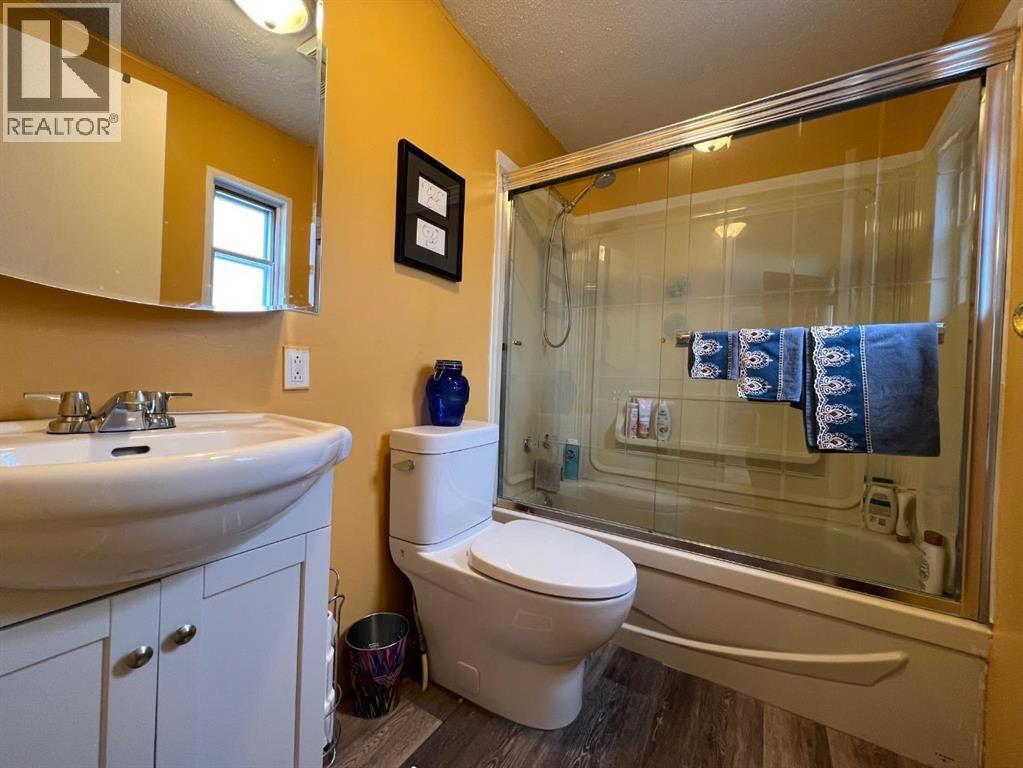 Photo 11 of 9920 97 Street, Wembley AB