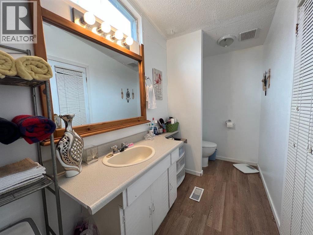 Photo 18 of 9920 97 Street, Wembley AB