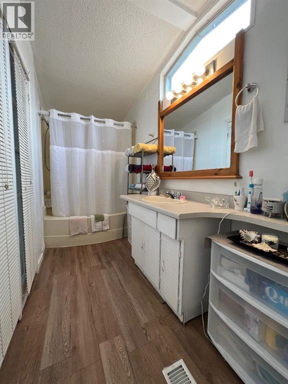 Photo 19 of 9920 97 Street, Wembley AB