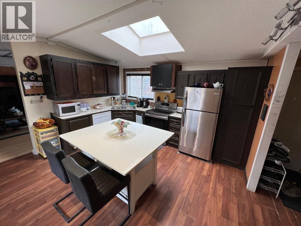 Photo 3 of 9920 97 Street, Wembley AB