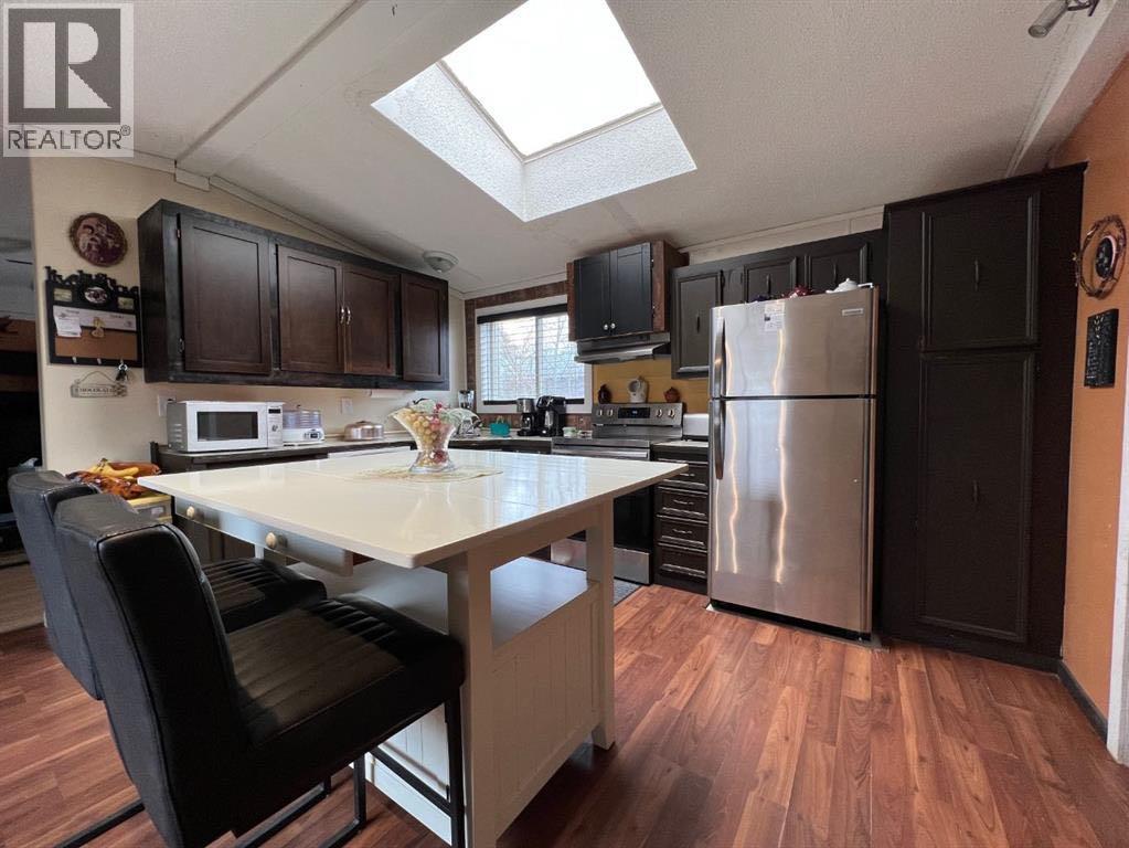 Photo 4 of 9920 97 Street, Wembley AB