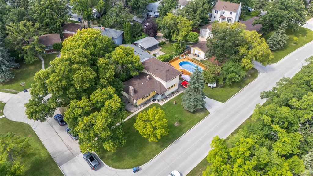Photo 44 of 1 Dove Bay, Winnipeg MB