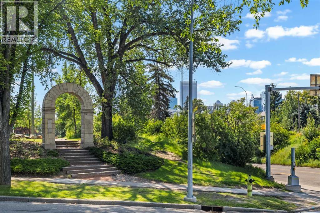 Photo 6 of 120 7 Avenue Ne, Calgary AB