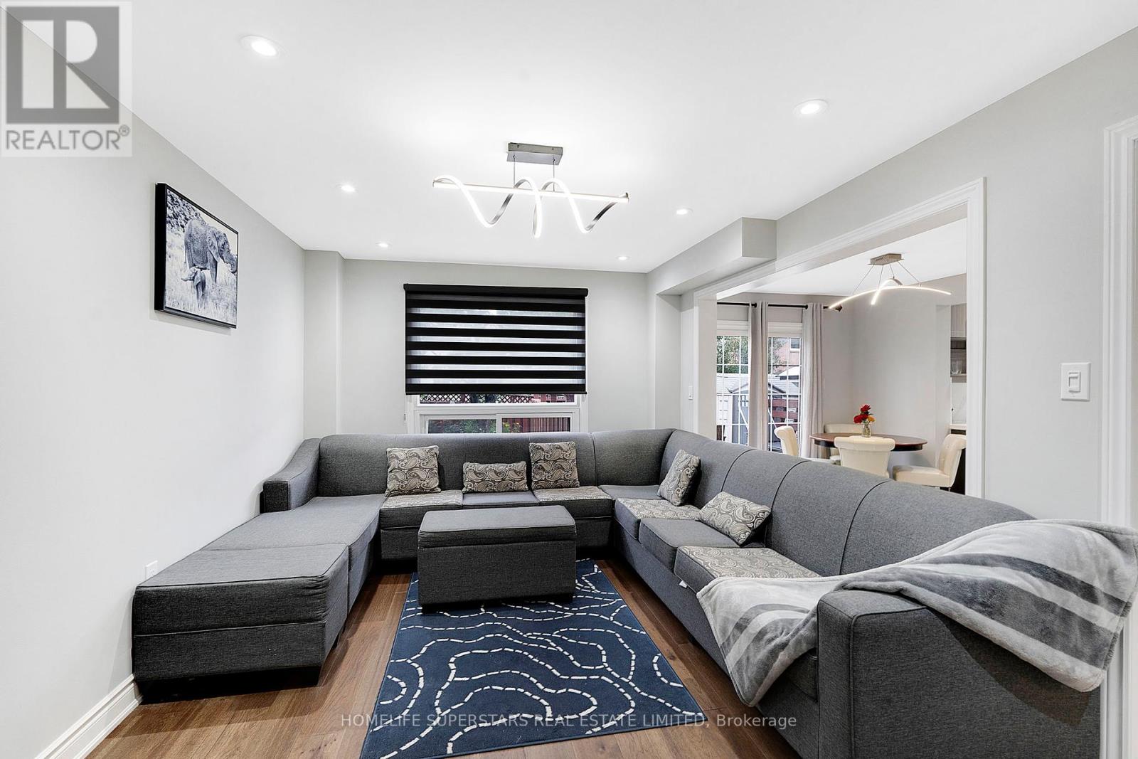 Photo 10 of 26 Songsparrow Drive, Brampton ON