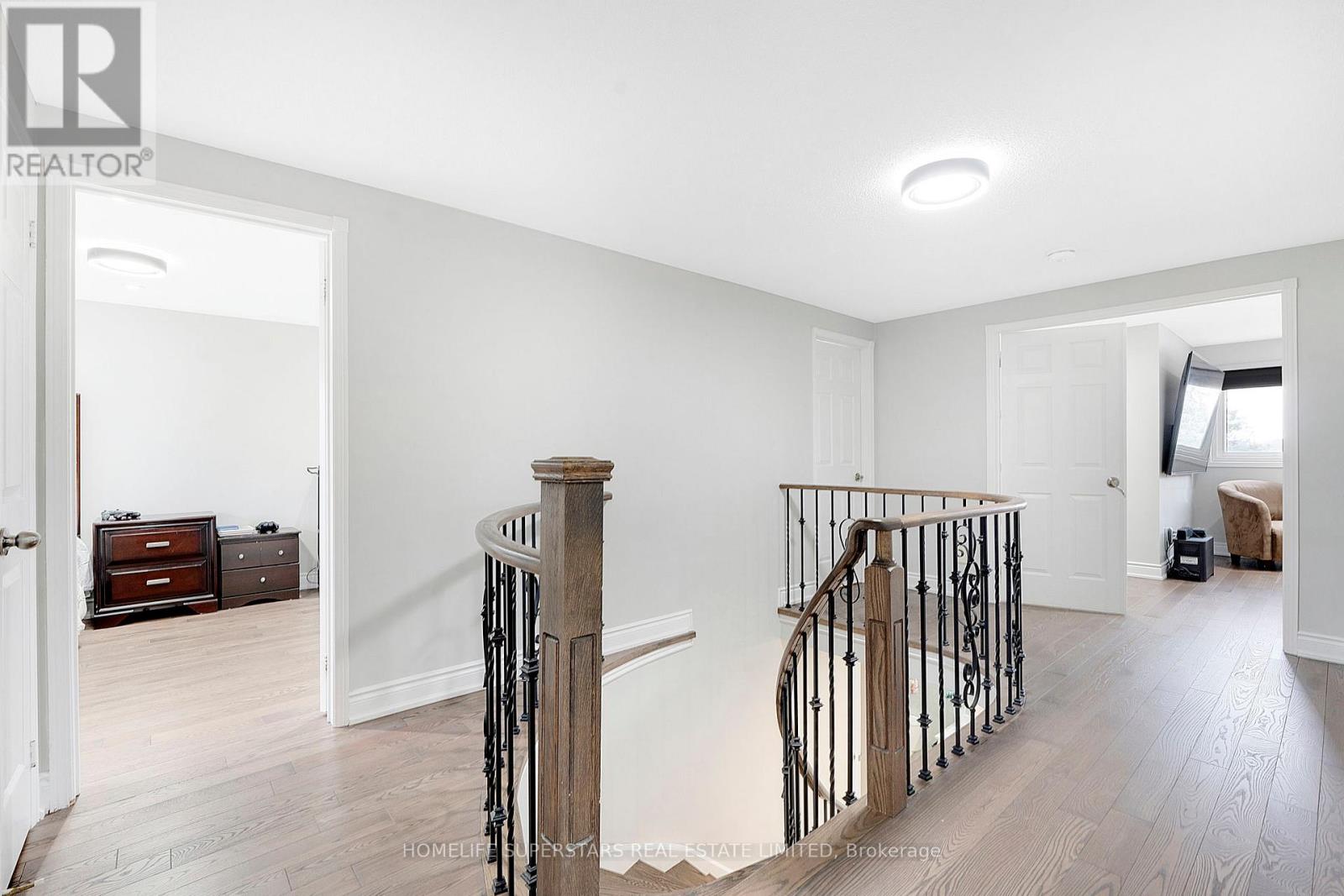 Photo 16 of 26 Songsparrow Drive, Brampton ON