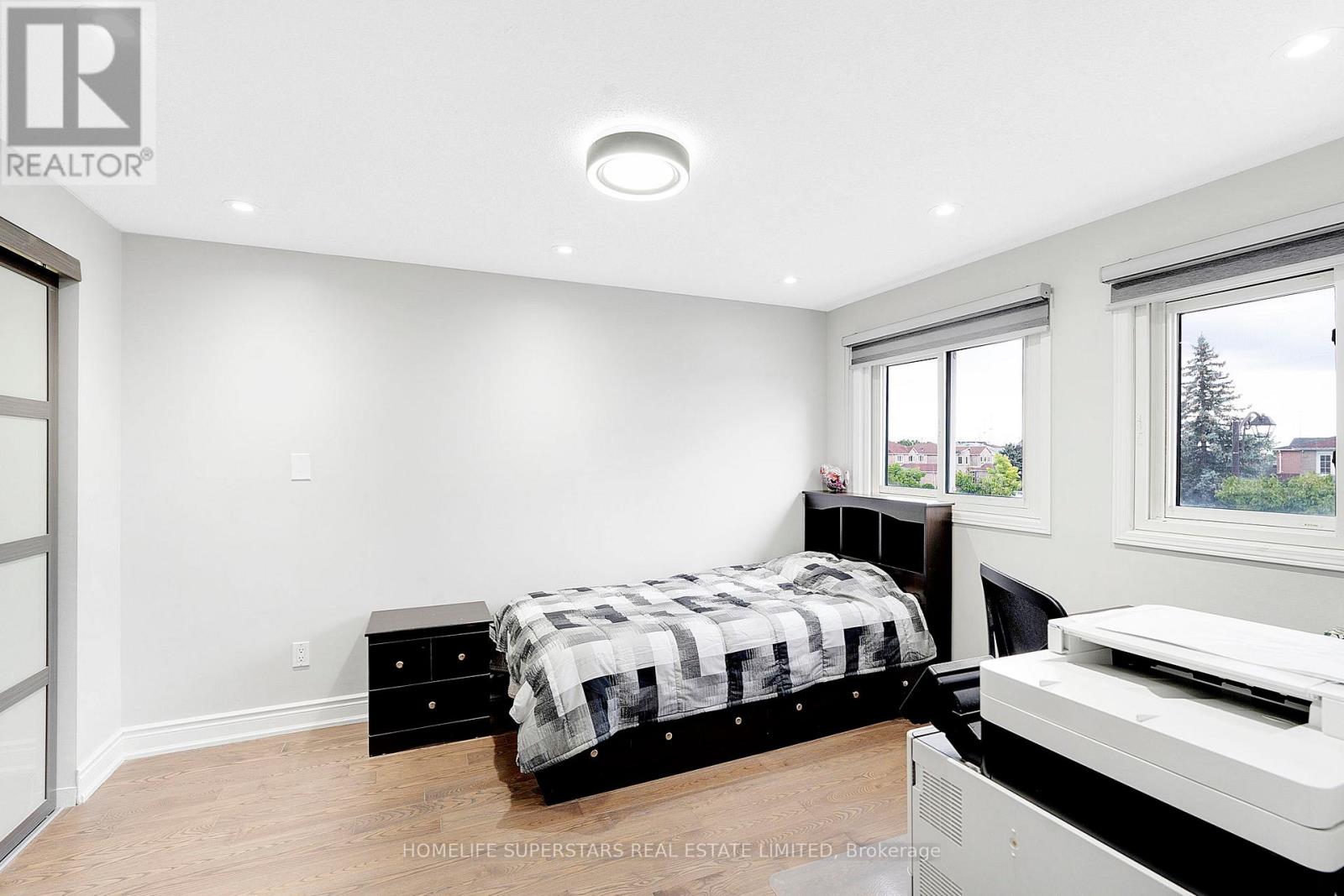 Photo 22 of 26 Songsparrow Drive, Brampton ON