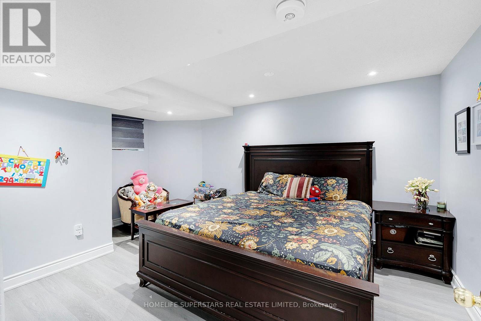 Photo 31 of 26 Songsparrow Drive, Brampton ON