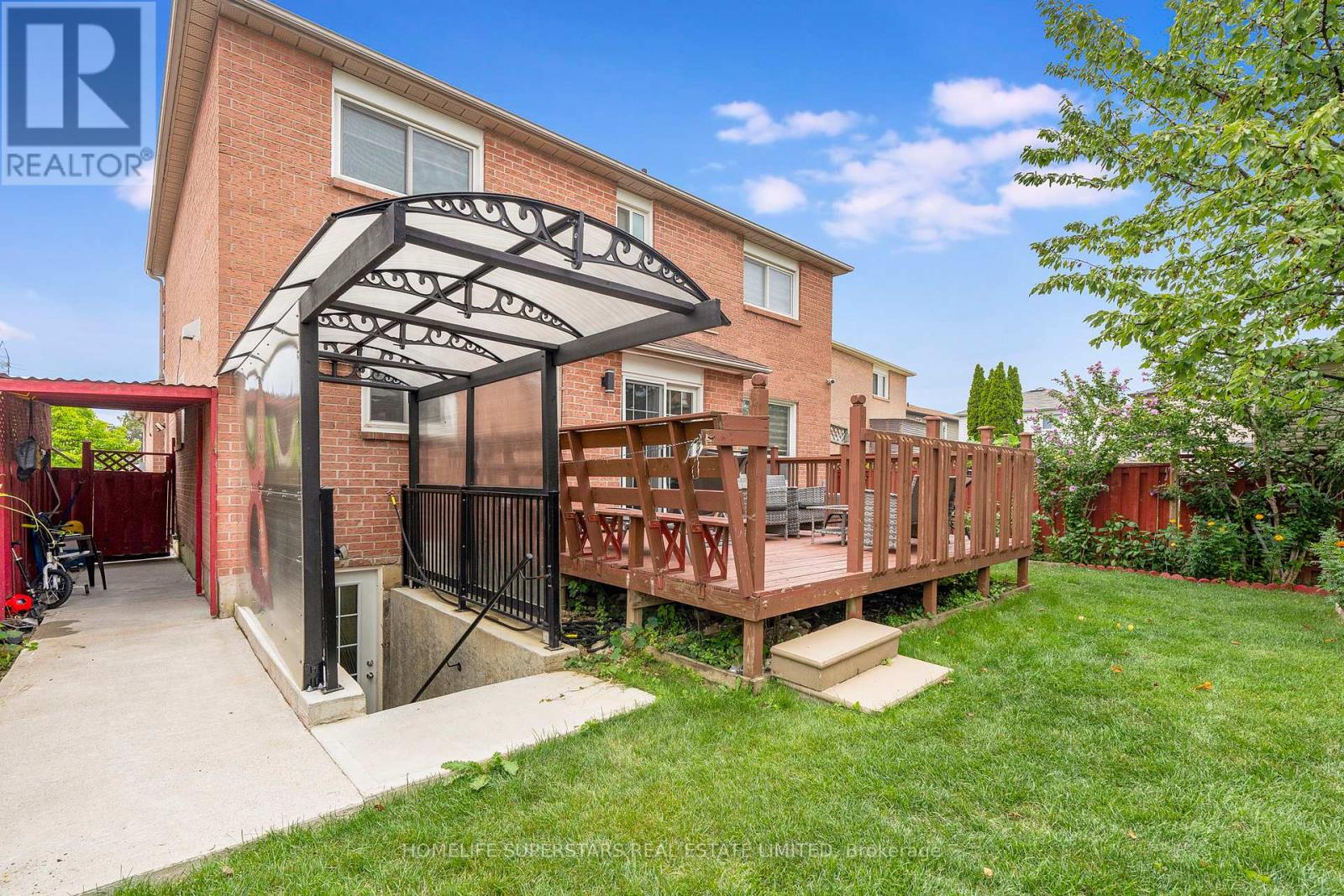 Photo 33 of 26 Songsparrow Drive, Brampton ON