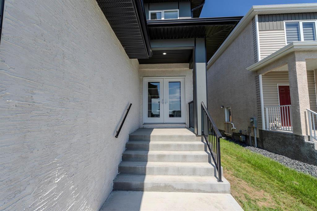 Photo 2 of 96 Cheema Drive, Winnipeg MB