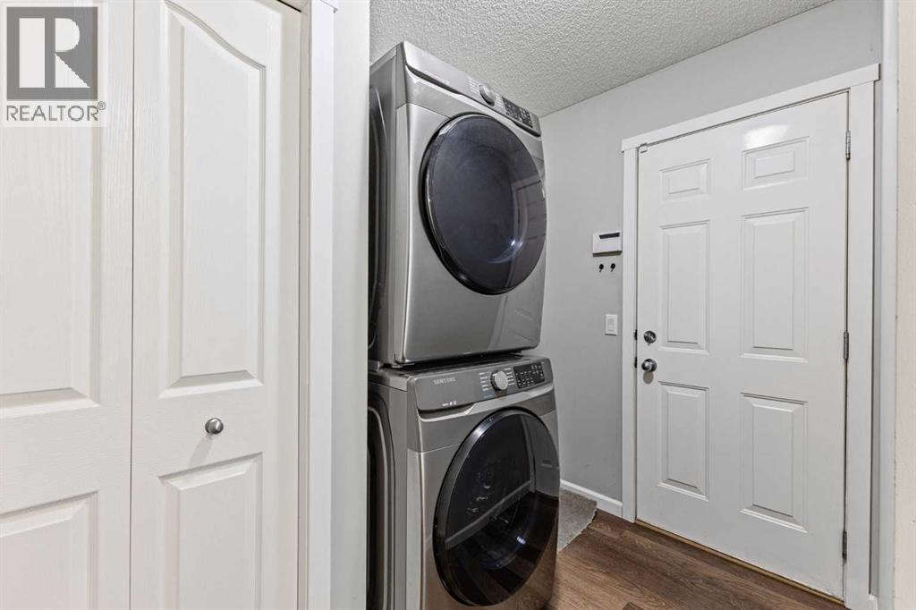 Photo 15 of 30 Spring Mews Sw, Calgary AB