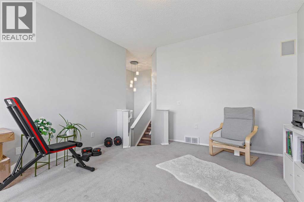 Photo 18 of 30 Spring Mews Sw, Calgary AB