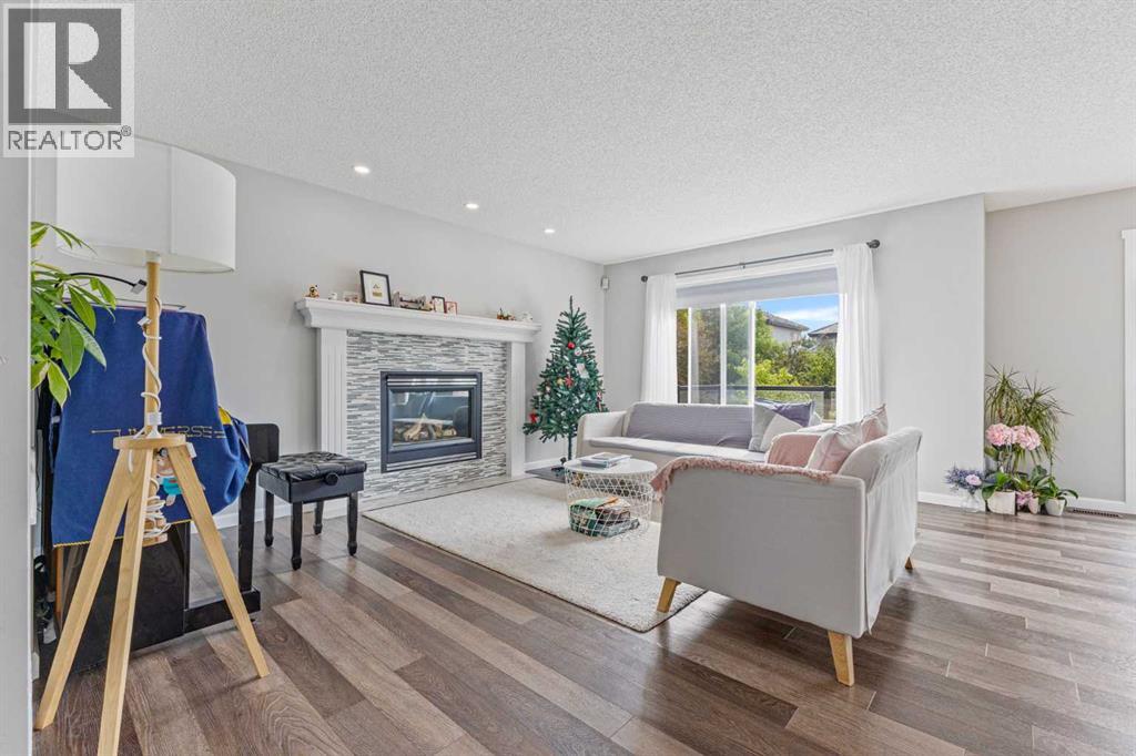 Photo 6 of 30 Spring Mews Sw, Calgary AB