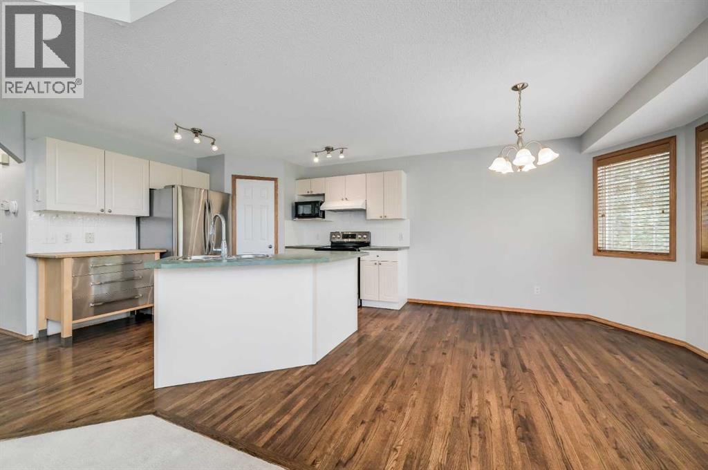 Single Family House for Sale in  Somerglen Park SW Somerset Calgary 