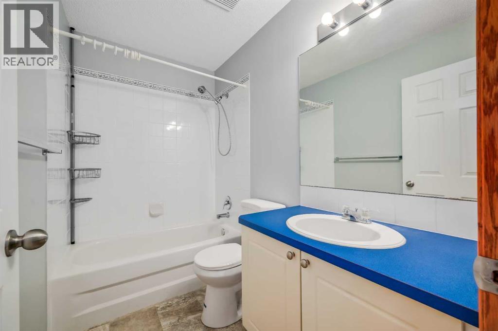 Single Family House for Sale in  Somerglen Park SW Somerset Calgary 