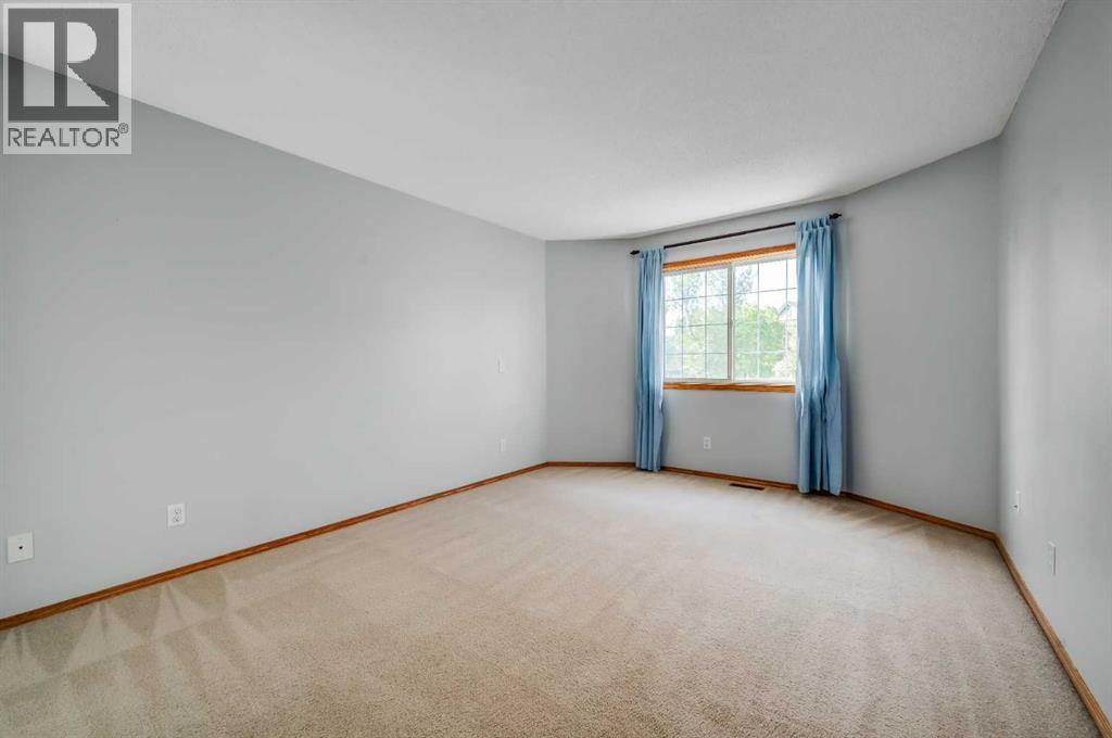Single Family House for Sale in  Somerglen Park SW Somerset Calgary 