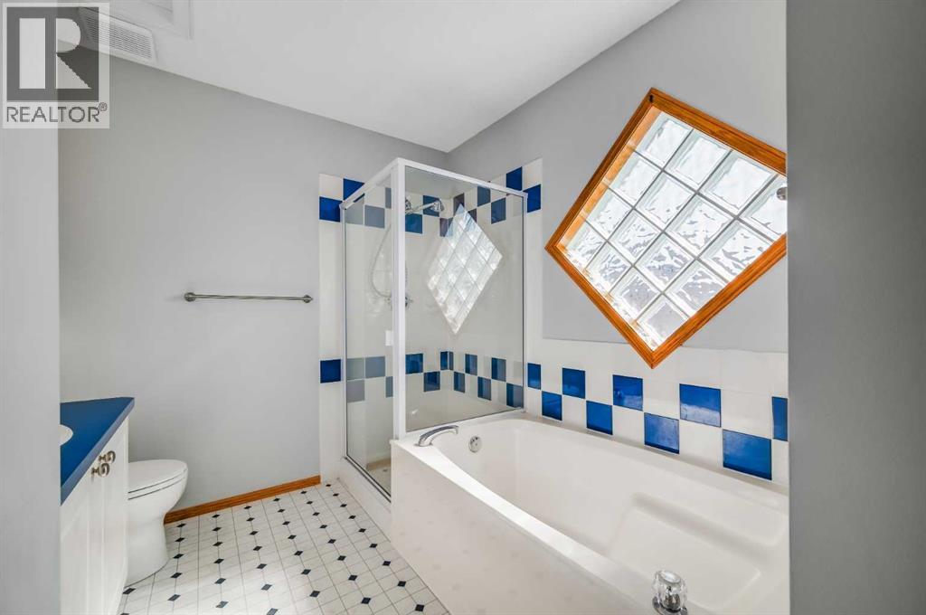 Single Family House for Sale in  Somerglen Park SW Somerset Calgary 
