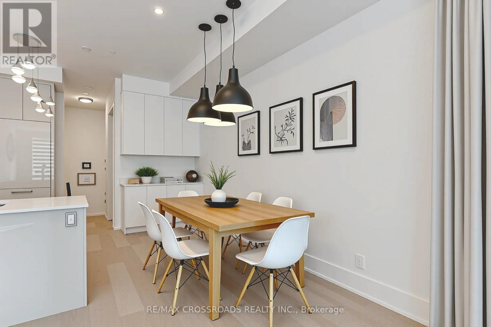 Photo 3 of Th 3 270 Davenport Road, Toronto ON