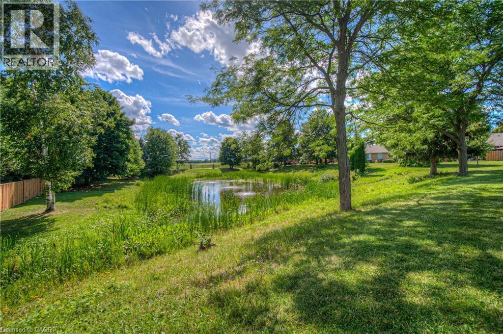 Photo 7 of 43 Postoaks Drive Drive, Mount Hope ON