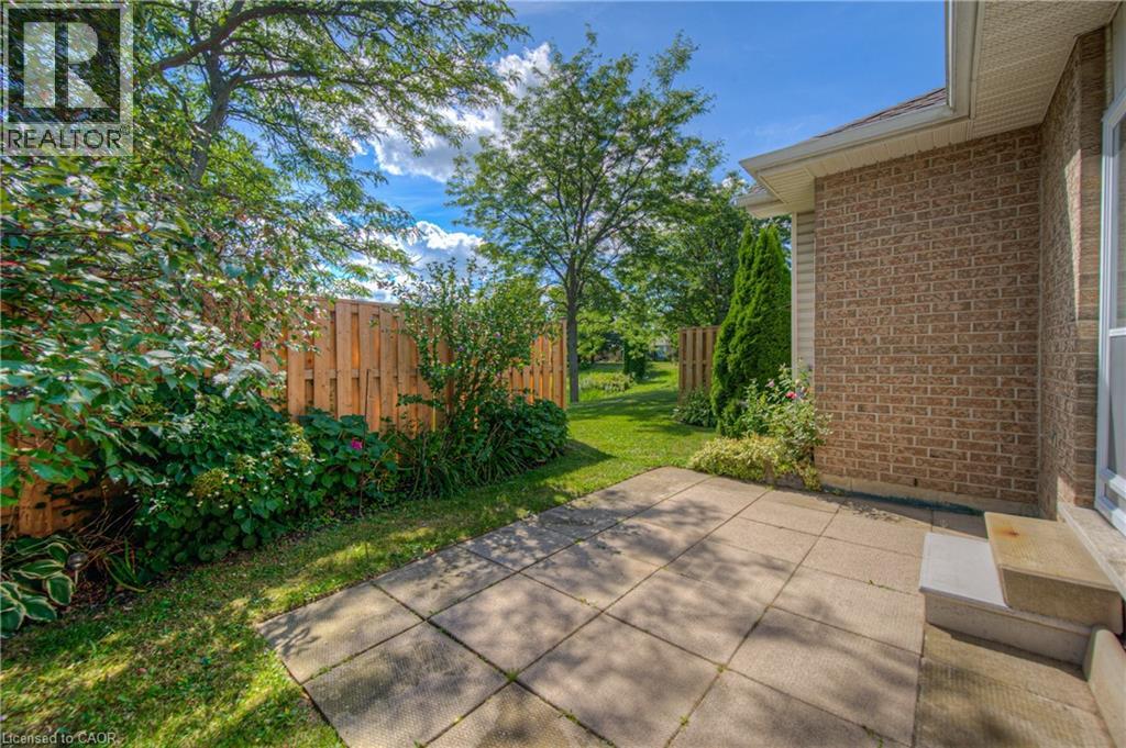 Photo 4 of 43 Postoaks Drive Drive, Mount Hope ON