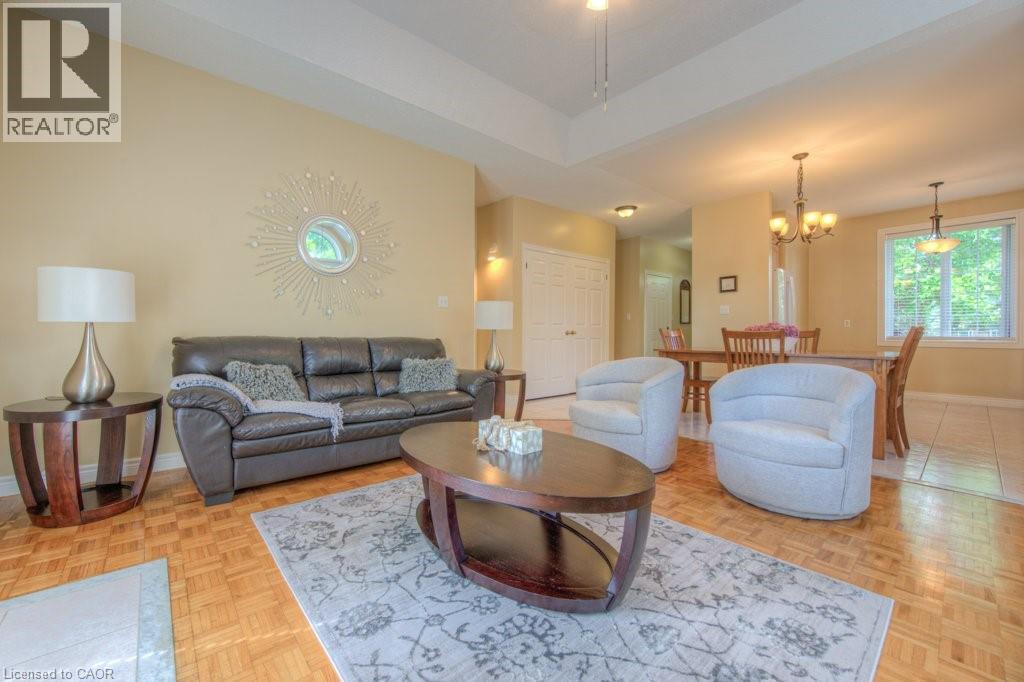 Photo 10 of 43 Postoaks Drive Drive, Mount Hope ON