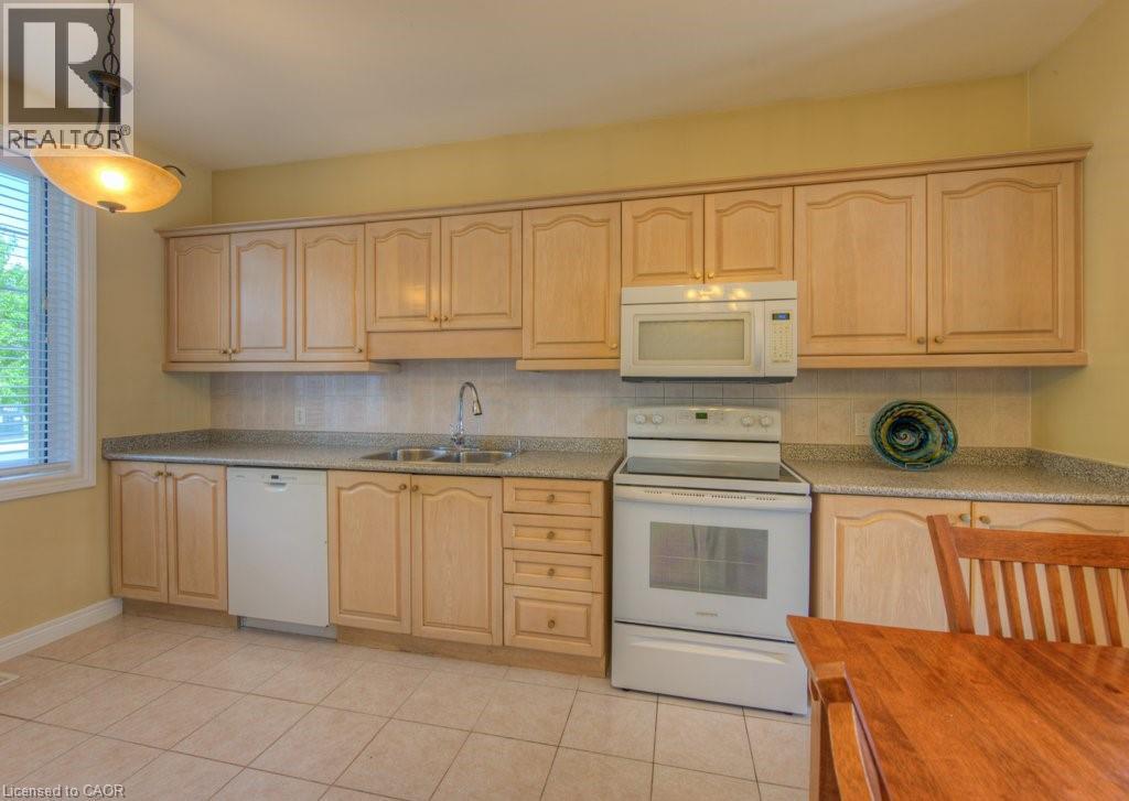 Photo 15 of 43 Postoaks Drive Drive, Mount Hope ON