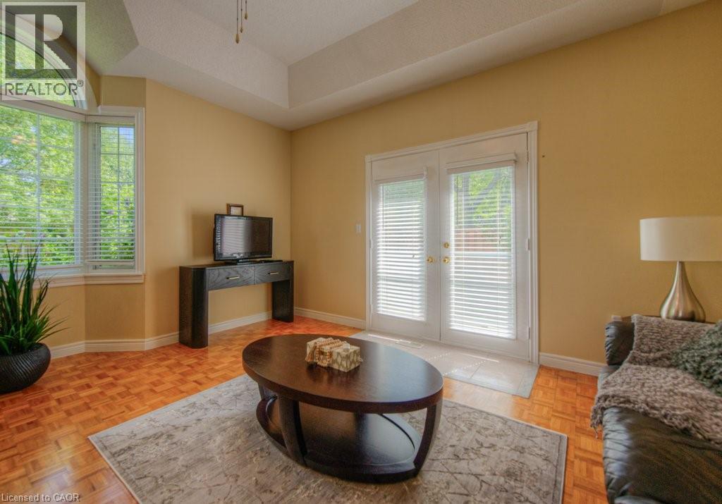 Photo 11 of 43 Postoaks Drive Drive, Mount Hope ON