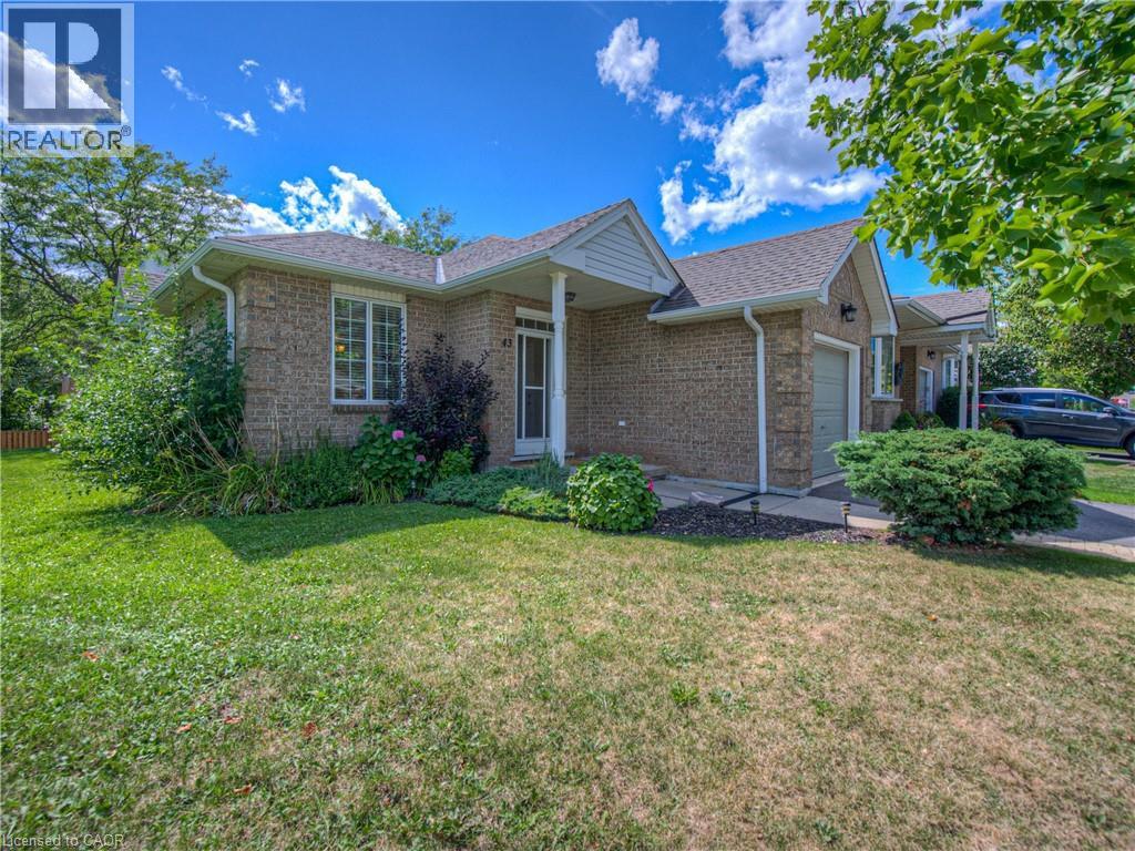 Photo 2 of 43 Postoaks Drive Drive, Mount Hope ON