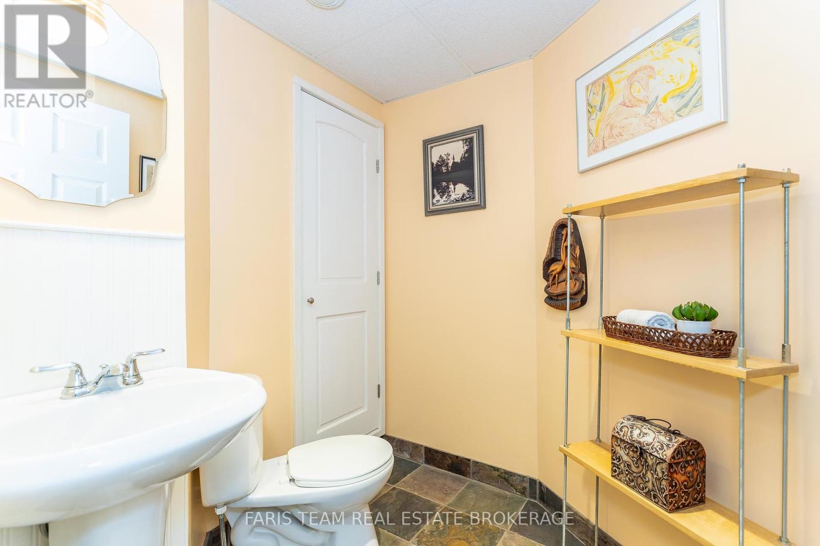 Photo 25 of 193 Gilwood Park Drive, Penetanguishene ON