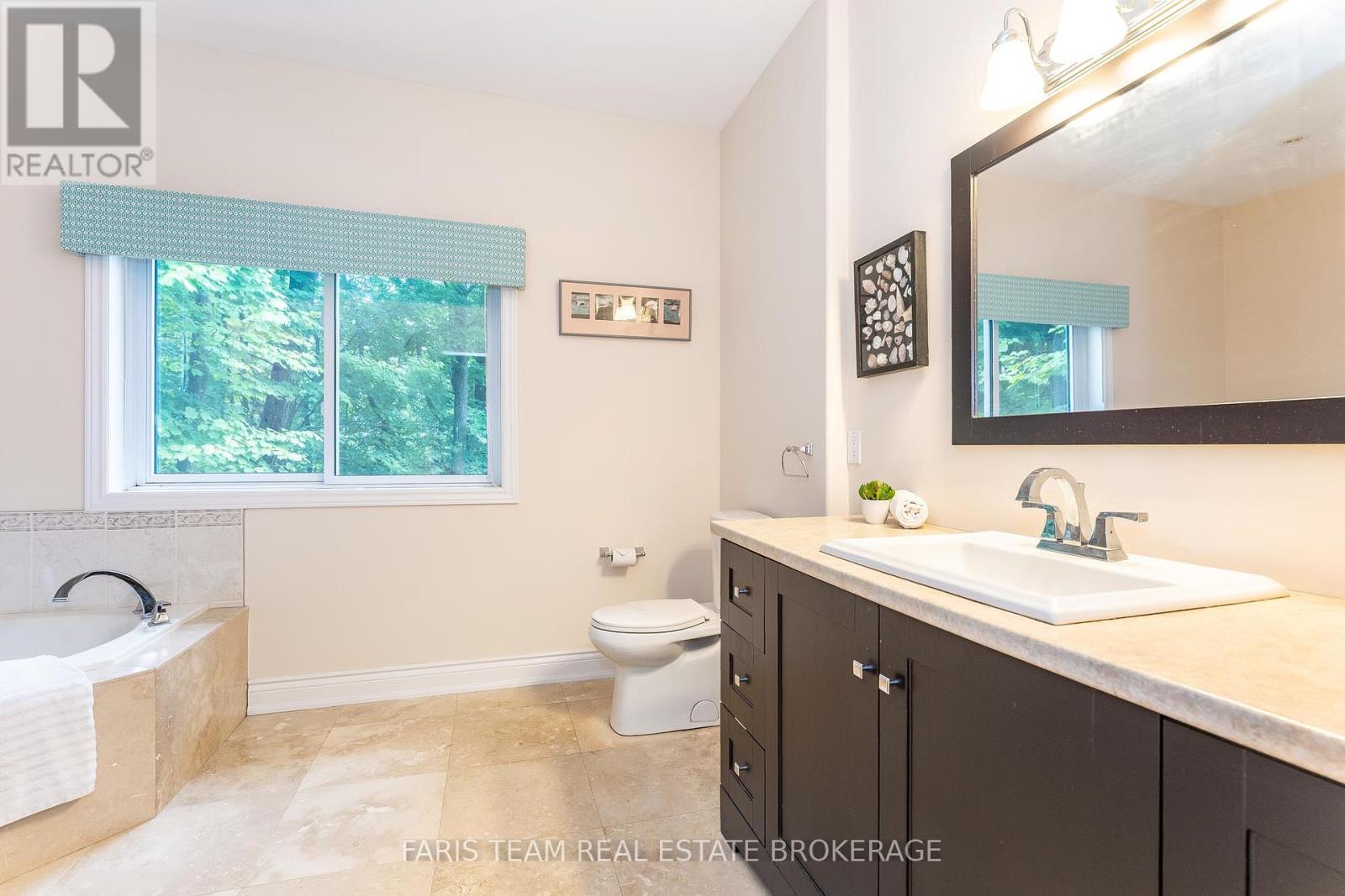Photo 14 of 193 Gilwood Park Drive, Penetanguishene ON