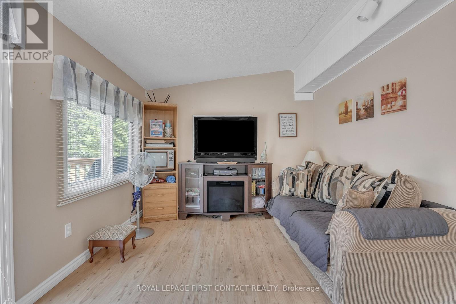 Photo 17 of 8 Buttercup Lane, Springwater ON