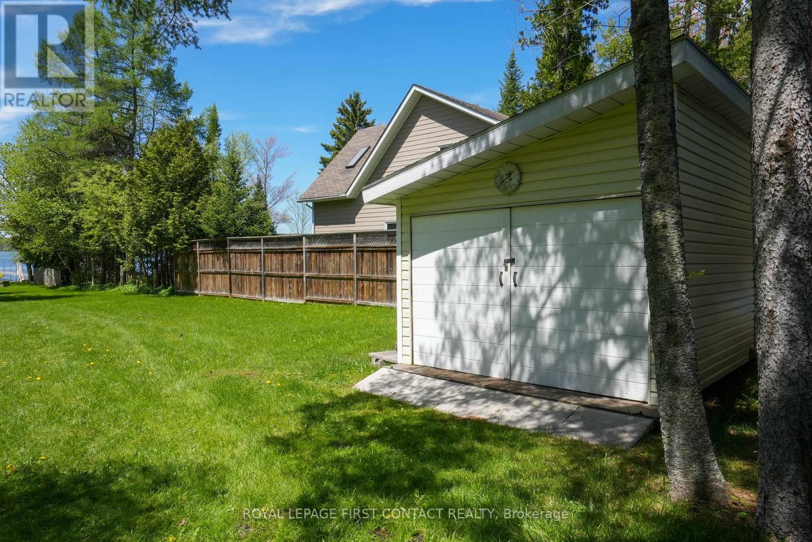 Photo 4 of 8 Buttercup Lane, Springwater ON