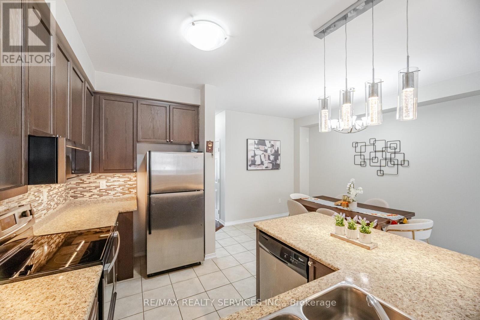 Photo 10 of 162 Sussexvale Drive, Brampton ON