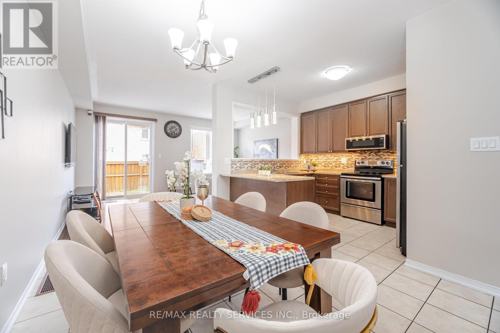 Photo 13 of 162 Sussexvale Drive, Brampton ON