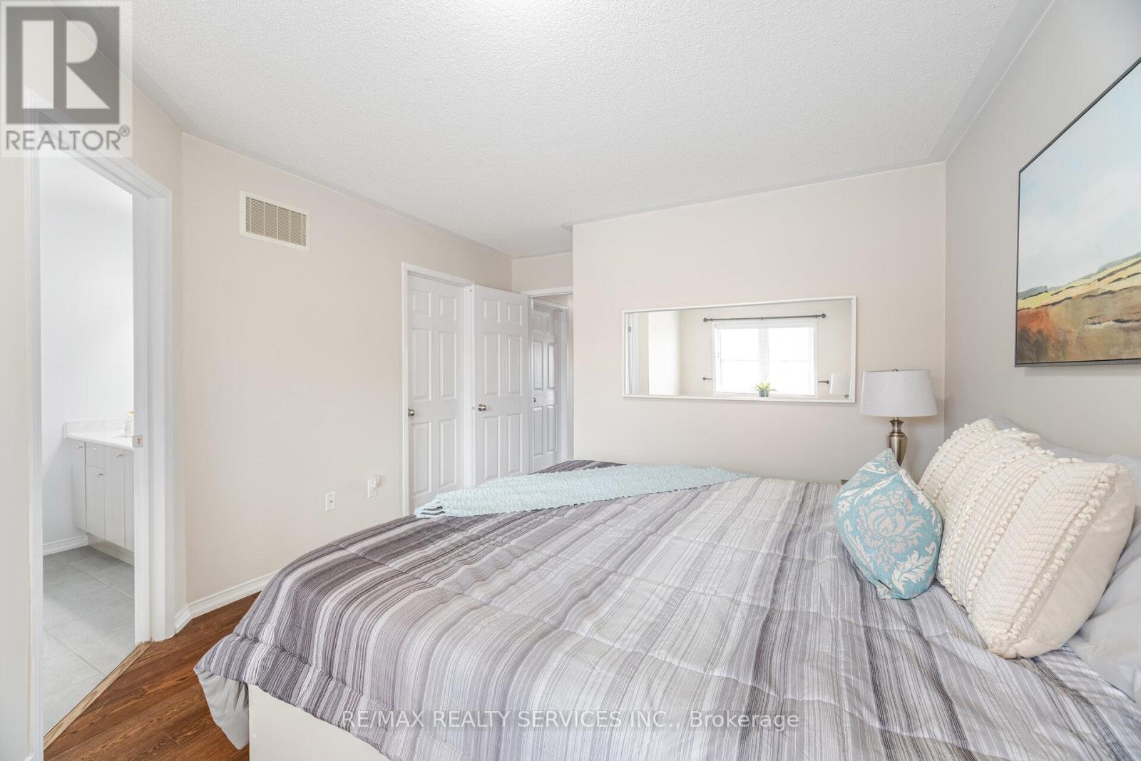 Photo 24 of 162 Sussexvale Drive, Brampton ON