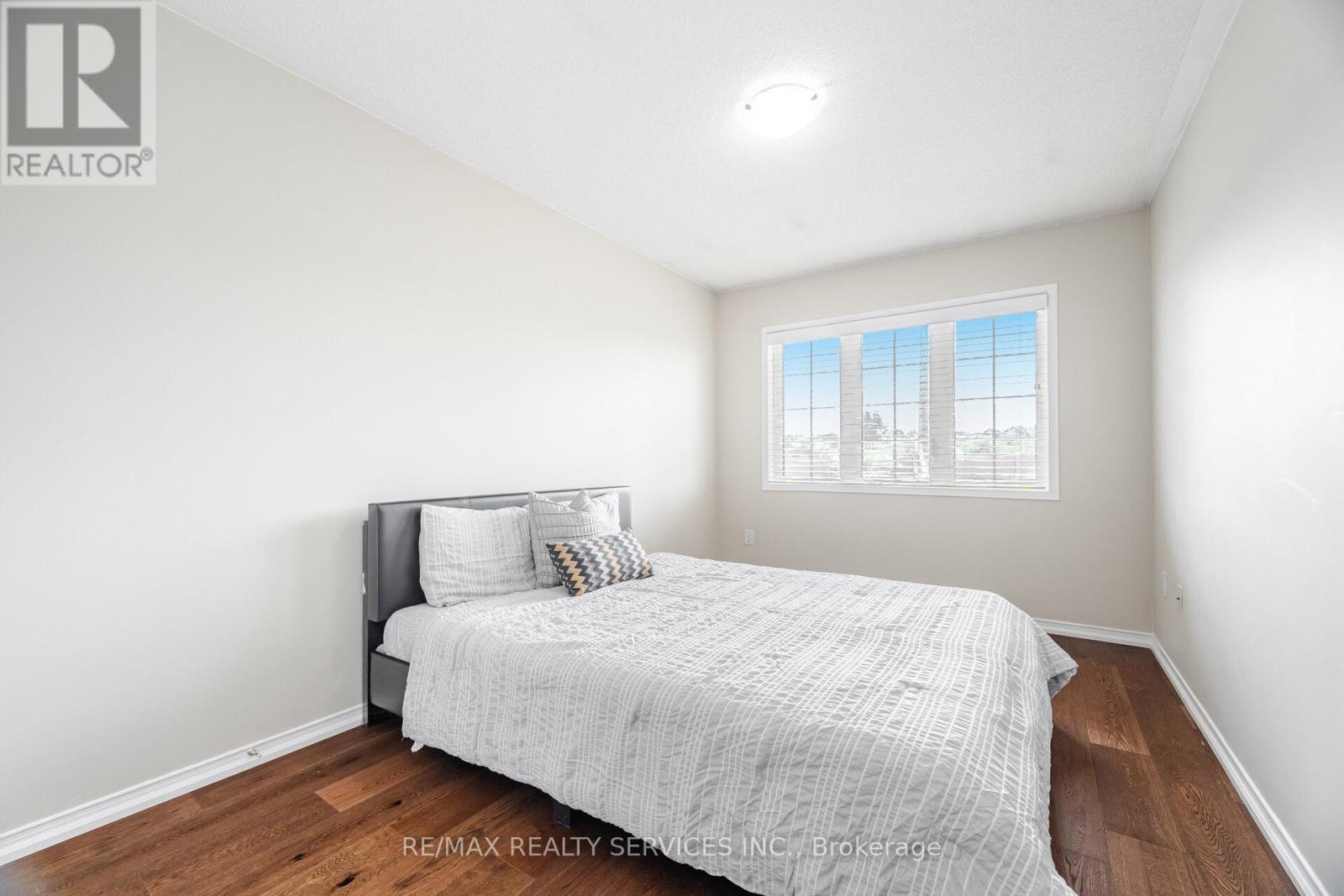 Photo 27 of 162 Sussexvale Drive, Brampton ON