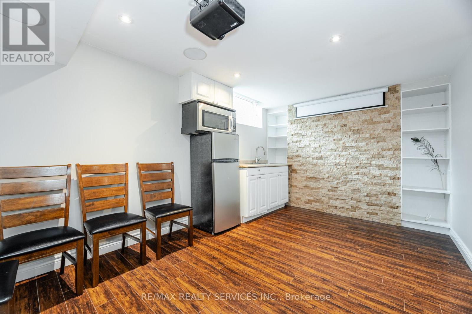 Photo 38 of 162 Sussexvale Drive, Brampton ON